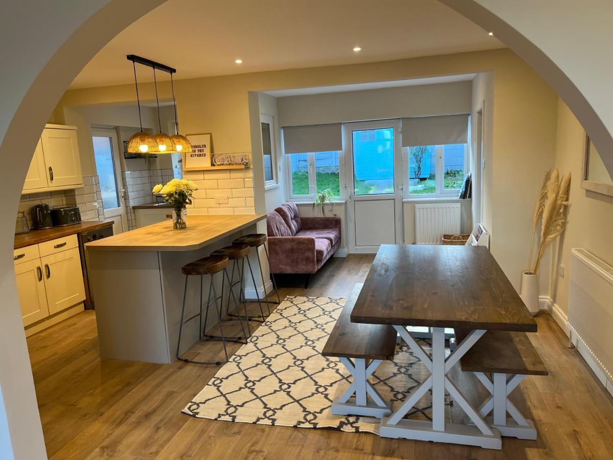 Stones Throw - Stunning House, Mins From Beach And Dogs Welcome 布罗德斯泰 外观 照片